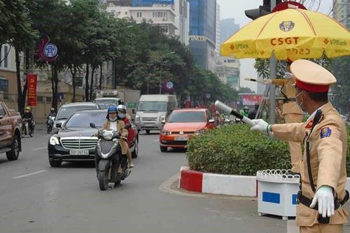 Phân luồng giao thông phục vụ Chương trình nghệ thuật 'Rực rỡ Thăng Long 2025'