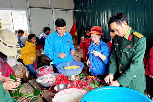 Xuân ấm Huồi Thum