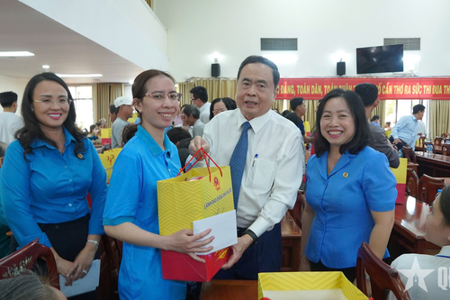 Chủ tịch Quốc hội Trần Thanh Mẫn thăm, tặng quà chúc Tết tại Cần Thơ