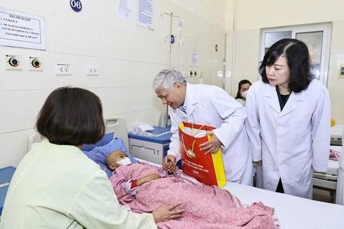 Ủy ban Trung ương MTTQ Việt Nam thăm, tặng quà tết bệnh nhân ung thư