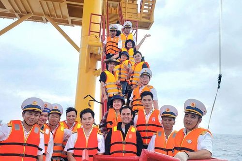 Đón xuân giữa trùng khơi