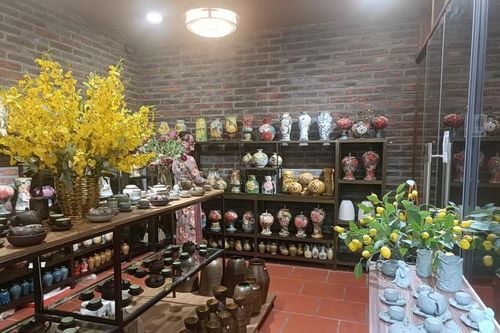 Làng gốm sứ Bát Tràng nhộn nhịp những ngày cận Tết