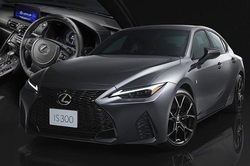 Cận cảnh xe sang Lexus IS 2025 bản 'bóng đêm' đầy quyến rũ