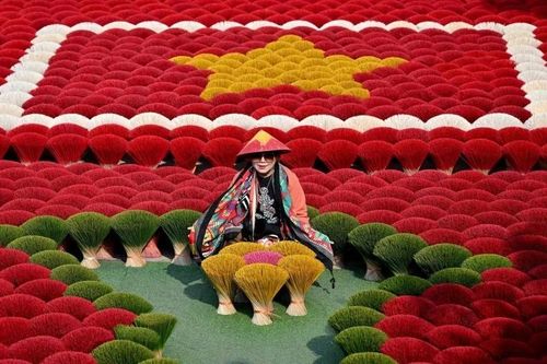 Làng hương Quảng Phú Cầu rực rỡ trên báo nước ngoài