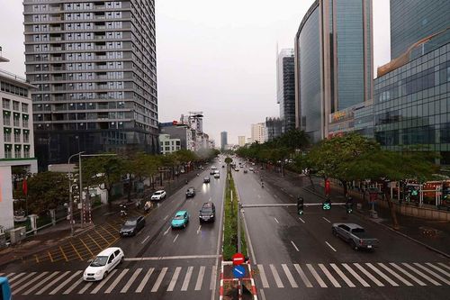 Hà Nội 27 Tết mưa rét bao trùm, đường phố vắng lặng