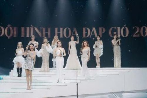 Lộ diện 10 Chị Đẹp thành đoàn, Tóc Tiên lập cú đúp