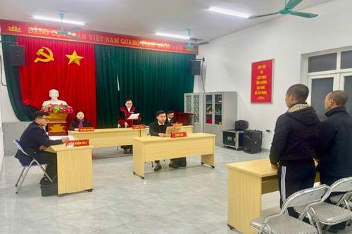 2 thanh niên lĩnh án tù vì chở hơn 6kg pháo về quê để đốt dịp Tết