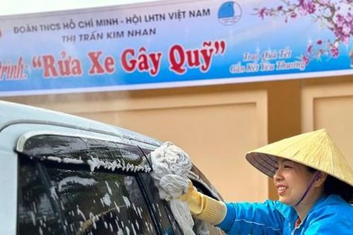 Thanh niên rửa xe, thu trăm triệu đồng gây quỹ từ thiện dịp Tết