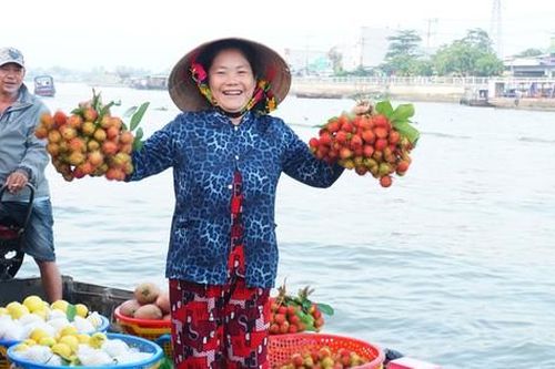 Chợ nổi có tiếng nhất Việt Nam bán gì ngày Tết?