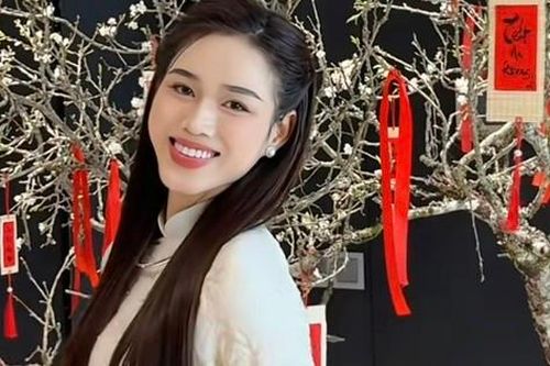 Đỗ Thị Hà, Huyền My trang hoàng nhà cửa đón Tết