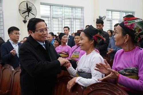 Thủ tướng Phạm Minh Chính chúc Tết gia đình chính sách, công nhân tại Thanh Hóa