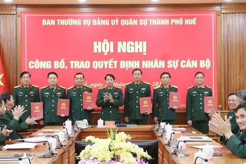 Công bố quyết định của Bộ Quốc phòng về công tác cán bộ