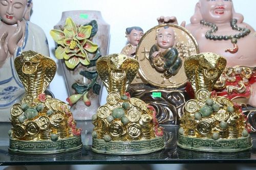 Tết Nguyên đán 2025: Đa dạng linh vật rắn tại làng gốm Bát Tràng