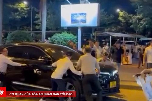 Xe ô tô tự di chuyển trong sân bay Tân Sơn Nhất