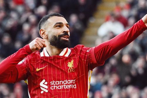 Đè bẹp Ipswich, Liverpool vững ngôi đầu