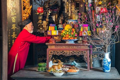 Dọn bàn thờ đón Tết như thế nào cho đúng phong thủy, không bị 'tán lộc'?