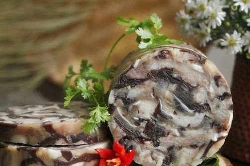 Tự tay làm giò xào - món ngon truyền thống đậm đà 'hương Tết Việt'