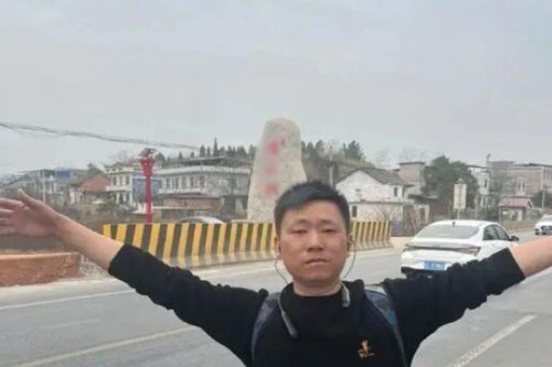 Hành trình đi bộ 650 km về quê đón Tết của người đàn ông Trung Quốc