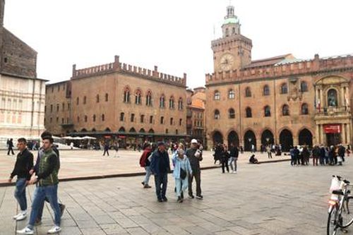 Hấp dẫn nét 'duyên ngầm' của thành phố Bologna
