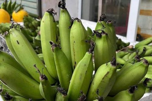 'Nóng mặt' giá chuối Tết tăng lên từng ngày, gần triệu đồng một nải