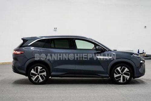 SUV công suất 789 mã lực, trang bị tối tân, giá gần 1 tỷ đồng