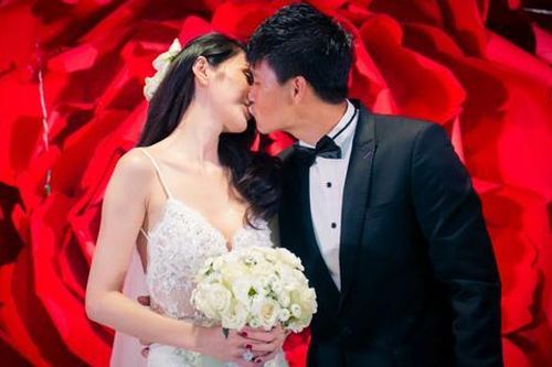 Hôn nhân sau 10 năm của cặp đôi Vbiz nhận 2 tỷ đồng tiền mừng cưới
