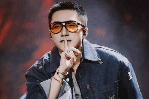 Sơn Tùng nhận 'lì xì' khủng trước Tết Nguyên Đán