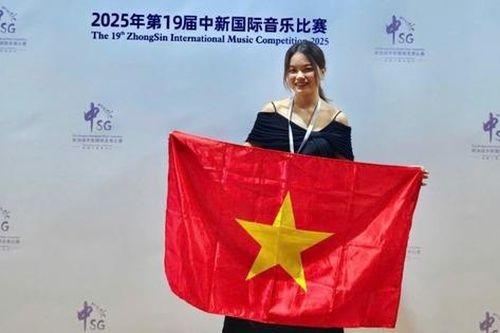 Nữ sinh IELTS 8.0 giành giải Nhất Cuộc thi Âm nhạc Quốc tế ZhongSin