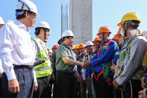 Thủ tướng yêu cầu doanh nghiệp chi trả tiền lương, tiền thưởng, không để công nhân thiếu tiền 'ăn Tết'