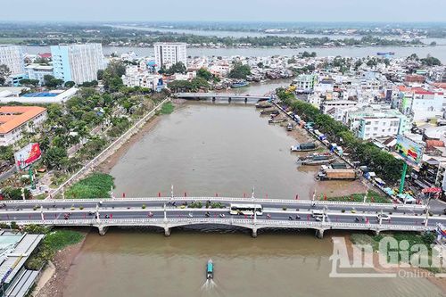 Nhộn nhịp chợ Xuân ngày cận Tết