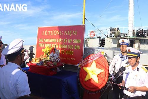 Tri ân các anh hùng liệt sĩ bảo vệ chủ quyền biển, đảo của Tổ quốc