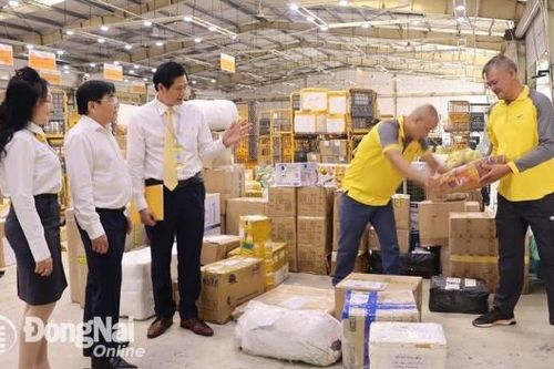 'Shipper' tất bật những ngày giáp Tết