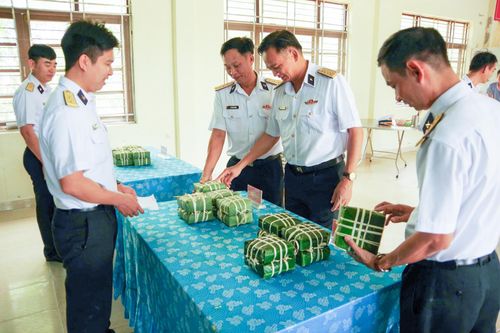 Lữ đoàn 685 tổ chức hội thi gói bánh chưng xanh Tết Ất Tỵ 2025