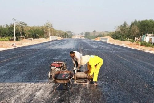 Thủ tướng chỉ đạo hỗ trợ người lao động làm việc trên công trường dịp Tết