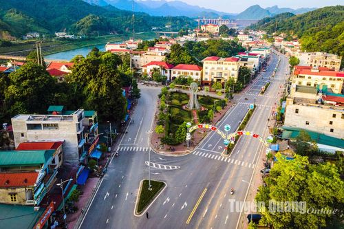 Khắc phục khó khăn, dốc sức thực hiện thắng lợi Nghị quyết Đại hội Đảng bộ huyện lần thứ XXII