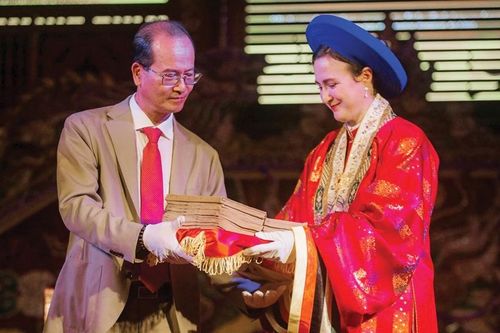 Hiến tặng di sản