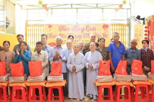 Đồng Tháp: Phật giáo H.Châu Thành tặng quà Tết Ất Tỵ với tổng trị giá hơn 1 tỷ đồng