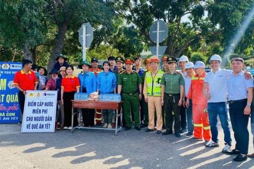 Hành trình Tết ấm áp của người Đèo Cả