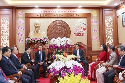 Lãnh đạo tỉnh Chăm-pa-sắc thăm, chúc Tết Đảng bộ, chính quyền và nhân dân tỉnh Kon Tum