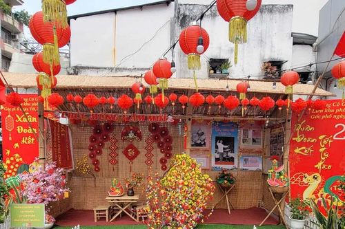 TP. Hồ Chí Minh: Hẻm nhỏ rực cờ đỏ sao vàng, ngộ nghĩnh những 'góc phố xuân' Tết Ất tỵ 2025