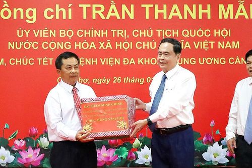 Chủ tịch Quốc hội Trần Thanh Mẫn thăm, chúc Tết tại Bệnh viện Đa khoa Trung ương Cần Thơ
