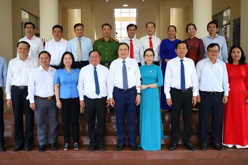 Chủ tịch Quốc hội Trần Thanh Mẫn làm việc với quận Bình Thủy, Cần Thơ