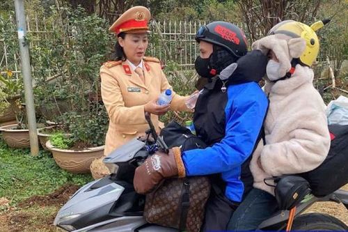 Ấm lòng trên đường về quê ăn Tết