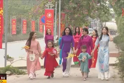 Phố phường Hà Nội trang hoàng rực rỡ đón Tết
