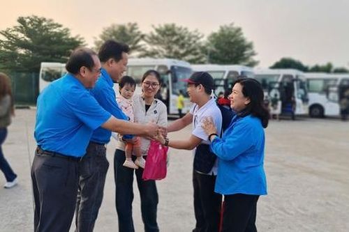 'Tấm vé nghĩa tình' tặng gần 2.200 người lao động Thành phố Hồ Chí Minh về quê đón Tết