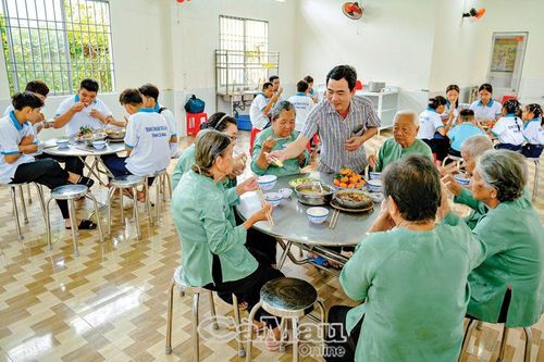 Tròn đầy yêu thương