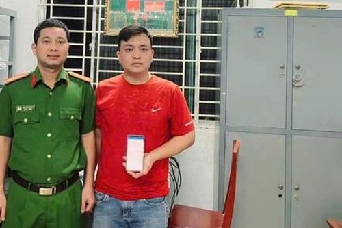 Thanh niên nhận chuyển khoản nhầm 100 triệu đồng, liền báo Công an tìm người trả lại