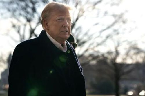 Ông Trump sa thải hàng loạt giám sát viên của chính phủ