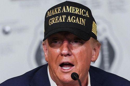 Sa thải 17 tổng thanh tra trong đêm, ông Trump hứng chỉ trích