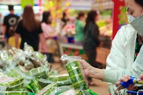 Thành phố Hồ Chí Minh: Người dân tất bật mua sắm ngày cận Tết